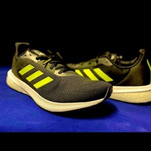 Brand New Adidas Astrarun M size 12